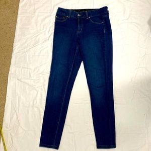 Jones New York skinny Blue jeans comfort waistband size 4